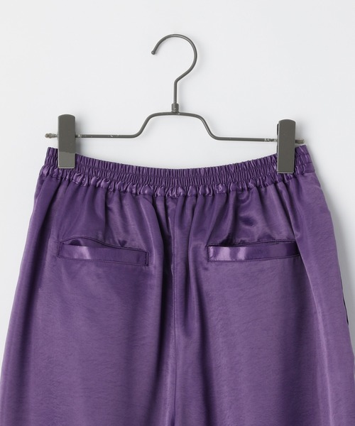 PAGEBOY（ページボーイ）の「グロッシーサテンイージーパンツ（その他パンツ・レディース・ブラック/パープル/クリーム・FREE）」の4枚目の写真