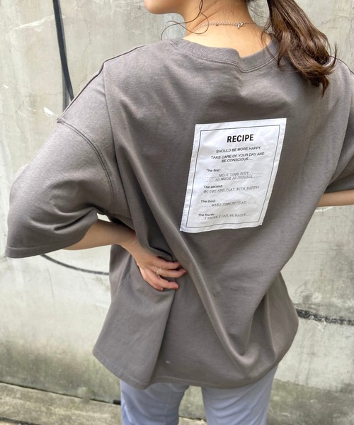 prose verse(プロズヴェール)の「RECIPEバックタグプリントTee(Tシャツ/カットソー・レディース・チャコールグレー/ブラウン/ライトベージュ/オフホワイト・フリ-)」の1枚目の写真