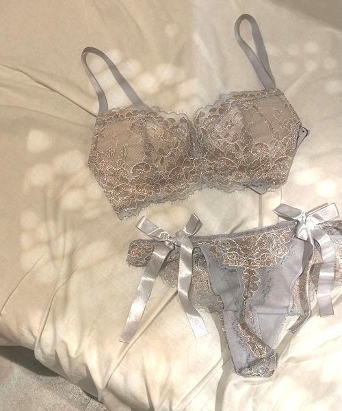 ANNEBRA(アンブラ)の「Bridal 3/4はぎカップブラジャー(ブラジャー・レディース・グレー/ブラック・D75/F75/C70/G75/B75/E75/G70/D70/E70/F70/C75/B70/E80/C80/D80)」の2枚目の写真