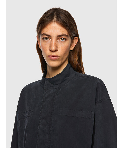 DIESEL（ディーゼル）の「レディース コート マルチポケット ジャケット（ステンカラーコート・レディース・カーキ/ブラック・X-SMALL/XX-SMALL/SMALL/MEDIUM）」の3枚目の写真