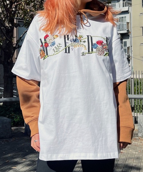 M.E.D.M（エムイーディーエム）の「M.E.D.M/エムイーディーエム MEDM Flowers Tee / MEDM Tシャツ（Tシャツ/カットソー・メンズ・ホワイト/ブラック・M/L/XL）」の2枚目の写真