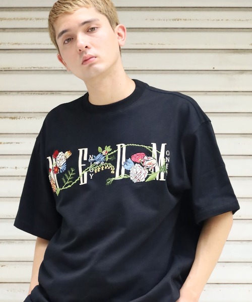M.E.D.M（エムイーディーエム）の「M.E.D.M/エムイーディーエム MEDM Flowers Tee / MEDM Tシャツ（Tシャツ/カットソー・メンズ・ホワイト/ブラック・M/L/XL）」の5枚目の写真