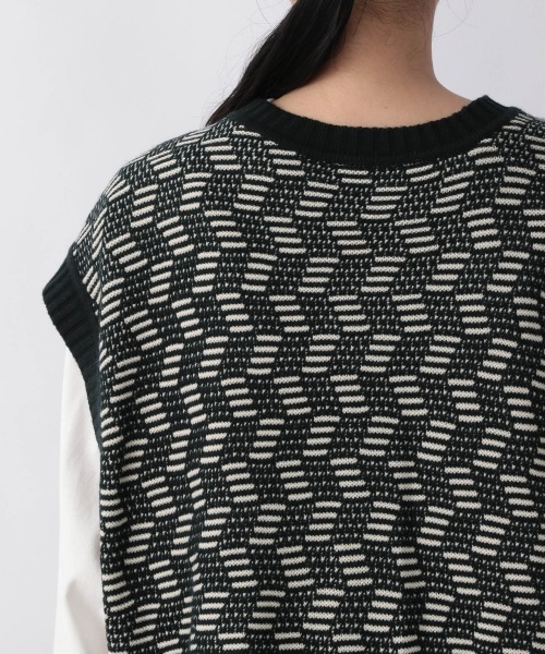 LOWRYS FARM（ローリーズファーム）の「２ＷＡＹＢＩＧＪＱＤベスト　214935（ベスト・レディース・アイボリー/ブラック/グリーン・FREE）」の7枚目の写真