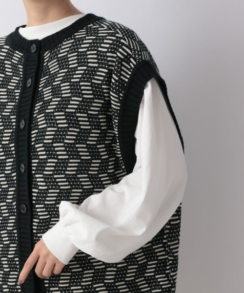 LOWRYS FARM（ローリーズファーム）の「２ＷＡＹＢＩＧＪＱＤベスト　214935（ベスト・レディース・アイボリー/ブラック/グリーン・FREE）」の16枚目の写真