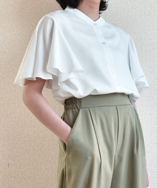 Coo+i（クーイ）の「フレア スリーブ ブラウス（シャツ/ブラウス・レディース・ホワイト/ブラック/ベージュ/ネイビー/グレー/ピンク/ブルー/ホワイト系その他/ブラック系その他/ホワイト系その他2/ブラック系その他2・M/L）」の2枚目の写真