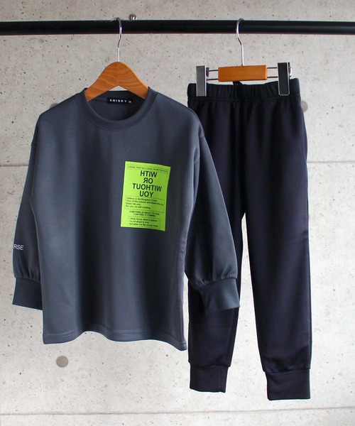 THE CASUAL（カジュアル）の「セットアップ クルーネック スウェット ジョガー パンツ キッズ（スウェット・キッズ・ブラック/オフホワイト/モカ/チャコール・120cm/140cm/130cm/160cm/110cm/150cm）」の4枚目の写真