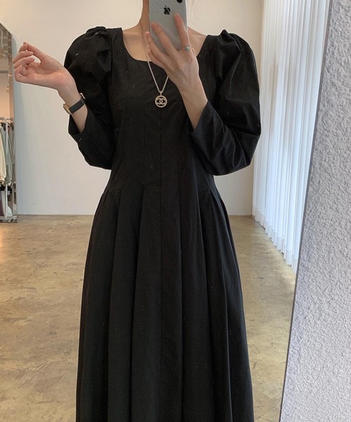 Jasmine Grandiflorum(ジャスミングランディフローラム)の「【Jasmine】スクエアネックパワショルロングワンピース(ワンピース・レディース・ベージュ/ブラック・FREE)」の6枚目の写真