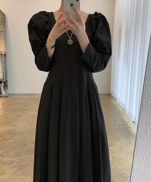 Jasmine Grandiflorum(ジャスミングランディフローラム)の「【Jasmine】スクエアネックパワショルロングワンピース(ワンピース・レディース・ベージュ/ブラック・FREE)」の7枚目の写真