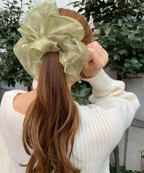 INGNI（イング）の「BIGオーガンジーシュシュ（シュシュ・レディース・ブラック/ベージュ/カーキ/ピンク/アイボリー・ONE SIZE）」の4枚目の写真