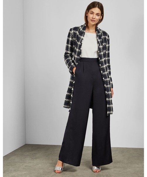 Ted Baker(テッドベーカー)の「KARYNET ミディアム丈 ブークレ チェックコート(ステンカラーコート・レディース・ダークブルー・0/2/1/3)」の5枚目の写真