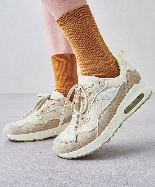 ORTR（オーアールティーアール）の「厚底エアスニーカー OT3717（スニーカー・レディース・ホワイト/ブラック・40/38/35/36/37/39）」の3枚目の写真