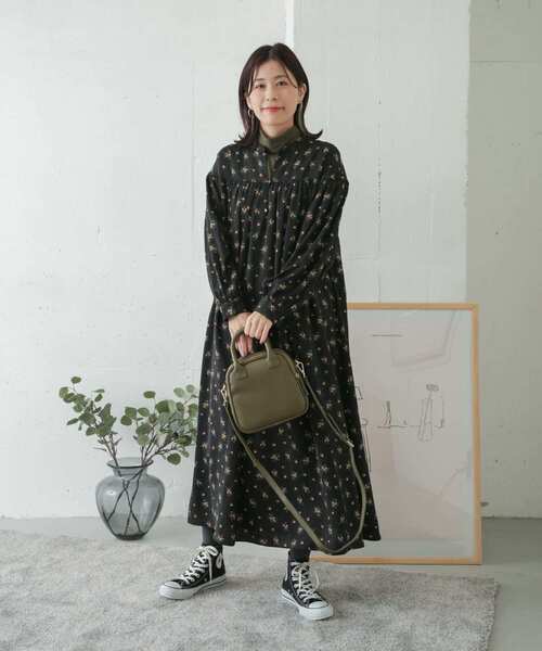 URBAN RESEARCH DOORS（アーバンリサーチドアーズ）の「フラワープリントワンピース（ワンピース・レディース・ブラック/ネイビー・ONE）」の7枚目の写真