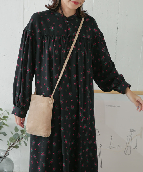 URBAN RESEARCH DOORS（アーバンリサーチドアーズ）の「フラワープリントワンピース（ワンピース・レディース・ブラック/ネイビー・ONE）」の20枚目の写真