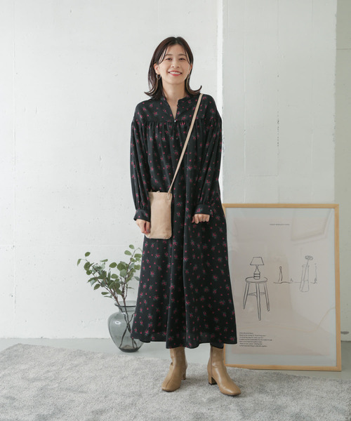 URBAN RESEARCH DOORS（アーバンリサーチドアーズ）の「フラワープリントワンピース（ワンピース・レディース・ブラック/ネイビー・ONE）」の13枚目の写真