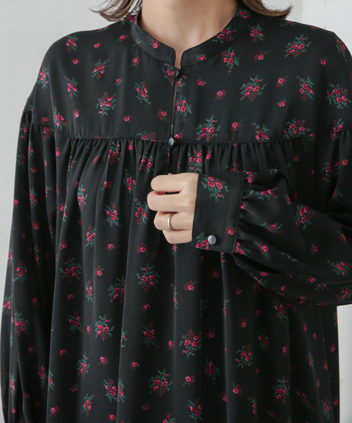 URBAN RESEARCH DOORS（アーバンリサーチドアーズ）の「フラワープリントワンピース（ワンピース・レディース・ブラック/ネイビー・ONE）」の18枚目の写真