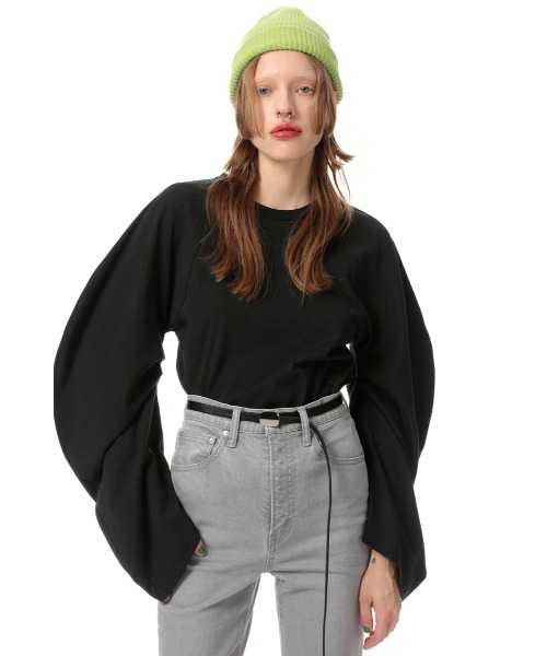 SLY(スライ)の「CURVE SLEEVE C N/CROP TOPS カーブスリーブ クルーネック トップス(Tシャツ/カットソー・レディース・ホワイト/ブラック/オレンジ・FREE)」の3枚目の写真