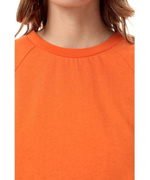 SLY(スライ)の「CURVE SLEEVE C N/CROP TOPS カーブスリーブ クルーネック トップス(Tシャツ/カットソー・レディース・ホワイト/ブラック/オレンジ・FREE)」の19枚目の写真