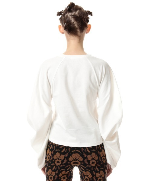 SLY(スライ)の「CURVE SLEEVE C N/CROP TOPS カーブスリーブ クルーネック トップス(Tシャツ/カットソー・レディース・ホワイト/ブラック/オレンジ・FREE)」の7枚目の写真