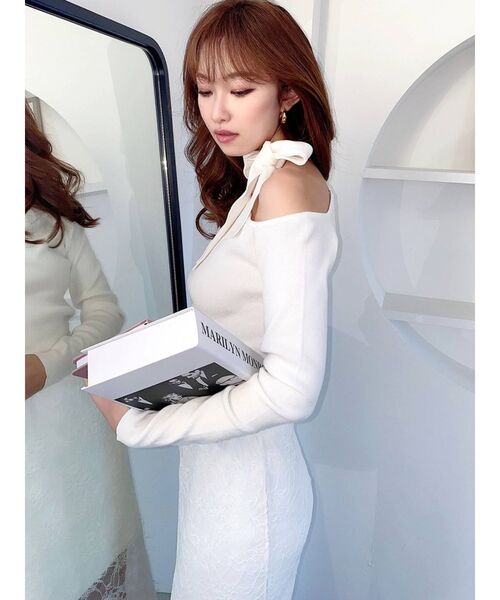 RESEXXY(リゼクシー)の「ワンショルチョーカーニット(ニット/セーター・レディース・ホワイト/ブラック/ベージュ/ミント・FREE)」の6枚目の写真