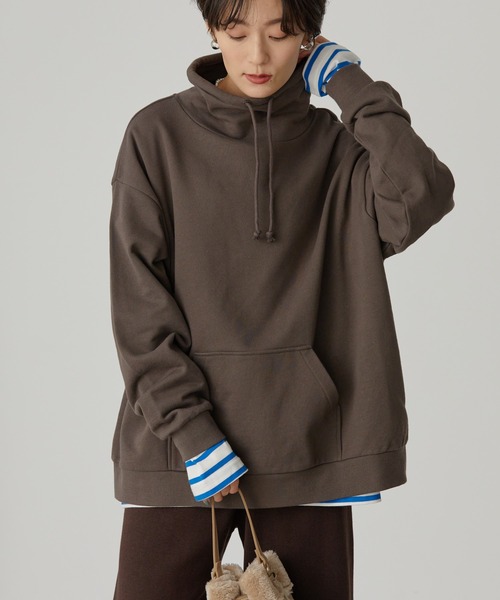 AMERICAN HOLIC（アメリカンホリック）の「ハイネックポケット付き裏毛プルオーバー（スウェット・レディース・ブラック/アイボリー/モカ・L/M）」の3枚目の写真