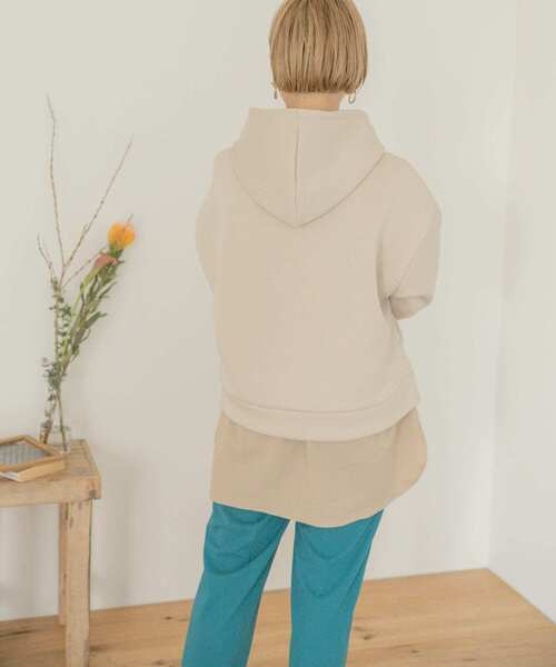 ITEMS URBANRESEARCH（アイテムズ アーバンリサーチ）の「ダンボールプルパーカー（パーカー・レディース・チャコールグレー/カーキ/アイボリー・FREE）」の5枚目の写真