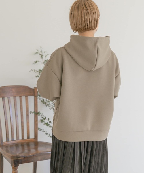 ITEMS URBANRESEARCH（アイテムズ アーバンリサーチ）の「ダンボールプルパーカー（パーカー・レディース・チャコールグレー/カーキ/アイボリー・FREE）」の12枚目の写真