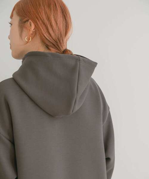 ITEMS URBANRESEARCH（アイテムズ アーバンリサーチ）の「ダンボールプルパーカー（パーカー・レディース・チャコールグレー/カーキ/アイボリー・FREE）」の21枚目の写真