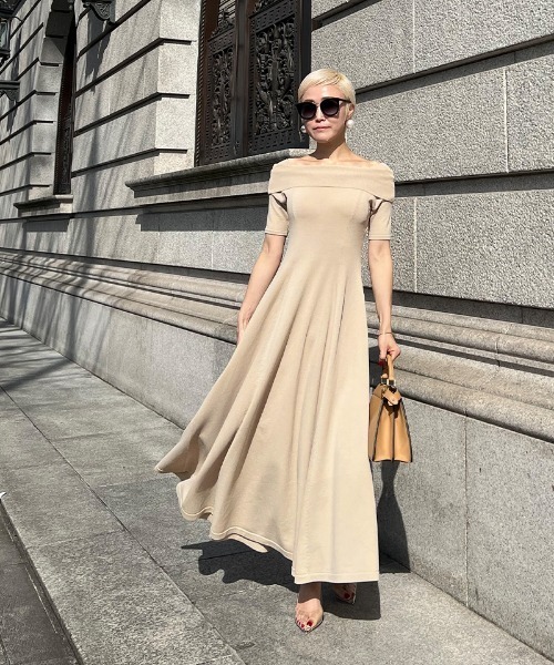 JENNE(ジェンヌ)の「オフショルダー フレアニットワンピース(ワンピース・レディース・ベージュ/ネイビー/ブラック・X-LARGE/SMALL/MEDIUM/LARGE)」の7枚目の写真