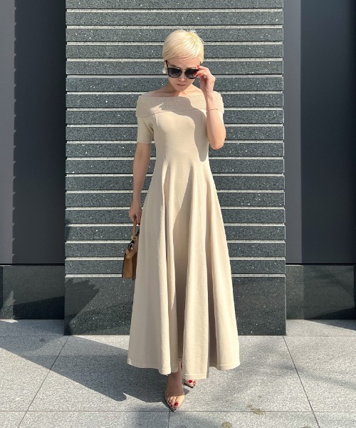 JENNE(ジェンヌ)の「オフショルダー フレアニットワンピース(ワンピース・レディース・ベージュ/ネイビー/ブラック・X-LARGE/SMALL/MEDIUM/LARGE)」の10枚目の写真