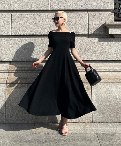 JENNE(ジェンヌ)の「オフショルダー フレアニットワンピース(ワンピース・レディース・ベージュ/ネイビー/ブラック・X-LARGE/SMALL/MEDIUM/LARGE)」の18枚目の写真