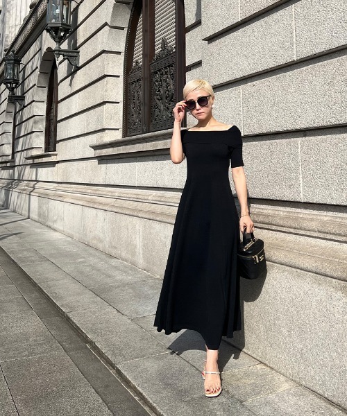 JENNE(ジェンヌ)の「オフショルダー フレアニットワンピース(ワンピース・レディース・ベージュ/ネイビー/ブラック・X-LARGE/SMALL/MEDIUM/LARGE)」の19枚目の写真