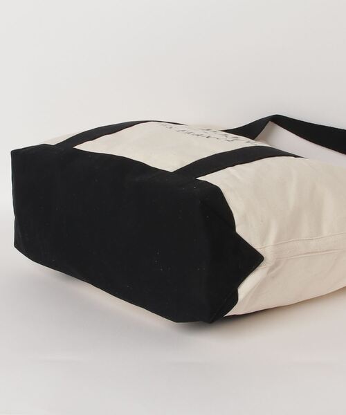 Maison Kitsune(メゾンキツネ)の「OLY PALAIS ROYAL SHOPPING BAG(トートバッグ・メンズ・キナリ・U)」の2枚目の写真