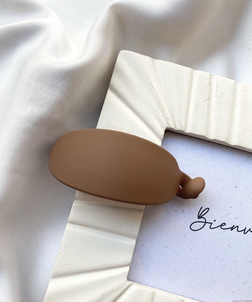 TONE SELECT GOODS(トーンセレクトグッズ)の「【pur chouchou】マットカラーラウンドヘアクリップ(バレッタ/ヘアクリップ・レディース・ブラウン/ベージュ/ブラック/グレー/レッド/ピンク/ネイビー/キャメル/その他4/その他1/その他2/その他3・FREE)」の6枚目の写真