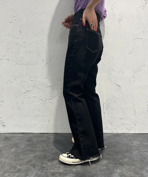 apres jour mignon（アプレジュールミニョン）の「カットオフデニムパンツ【ZOZOTOWN限定アイテム】（デニムパンツ・レディース・ブラック/ダークブルー/サックスブルー・MEDIUM/SMALL/LARGE/X-LARGE）」の6枚目の写真