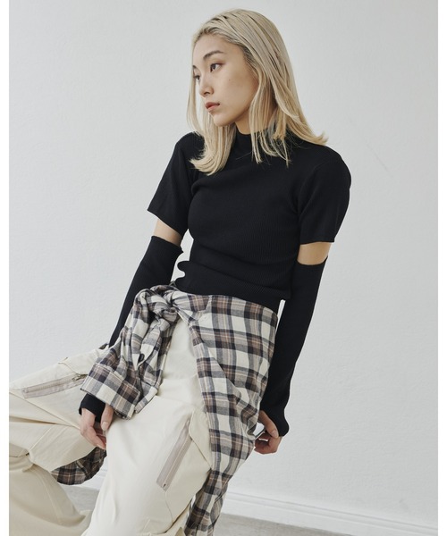 FIG&VIPER（フィグアンドバイパー）の「アームウォーマーボトルネックリブニットトップス（ニット/セーター・レディース・ブラック/パープル/ブラウン・FREE）」の6枚目の写真