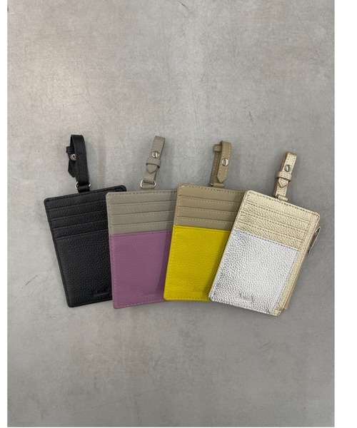 Actually（アクチュアリー）の「牛革 フラグメントケース ストラップ付き（財布・レディース・ブラック/シルバー×ゴールド/ラベンダー/イエロー・フリー）」の15枚目の写真