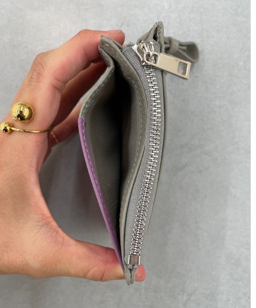 Actually（アクチュアリー）の「牛革 フラグメントケース ストラップ付き（財布・レディース・ブラック/シルバー×ゴールド/ラベンダー/イエロー・フリー）」の9枚目の写真