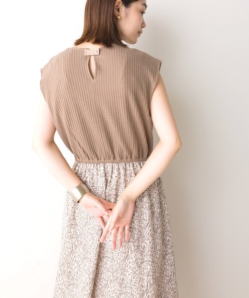 FURRY(ファーリー)の「かぎ針切替ロングワンピース(ワンピース・レディース・ベージュ/グレー・FREE)」の3枚目の写真