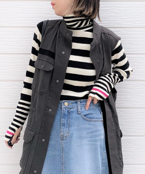 Q(キュー)の「ボーダーリブタートルニット(ニット/セーター・レディース・ホワイト×ブラック/ホワイト×グレー・MEDIUM)」の1枚目の写真