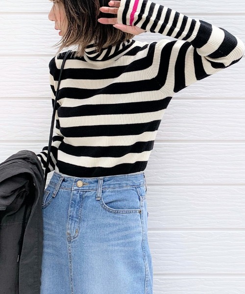 Q(キュー)の「ボーダーリブタートルニット(ニット/セーター・レディース・ホワイト×ブラック/ホワイト×グレー・MEDIUM)」の8枚目の写真