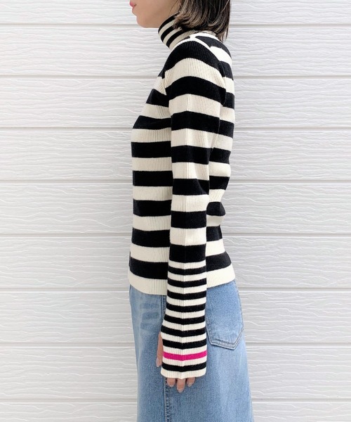 Q(キュー)の「ボーダーリブタートルニット(ニット/セーター・レディース・ホワイト×ブラック/ホワイト×グレー・MEDIUM)」の4枚目の写真