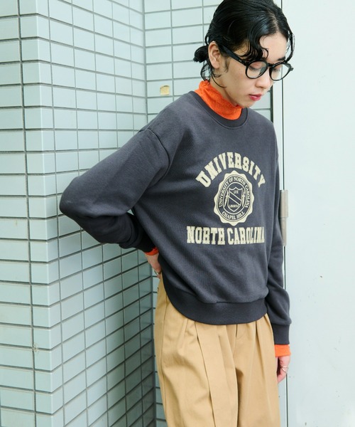 Auntie Rosa Holiday（アンティローザホリデー）の「裏毛カレッジロゴスウェット（スウェット・レディース・チャコールグレー/グレー・FREE）」の4枚目の写真