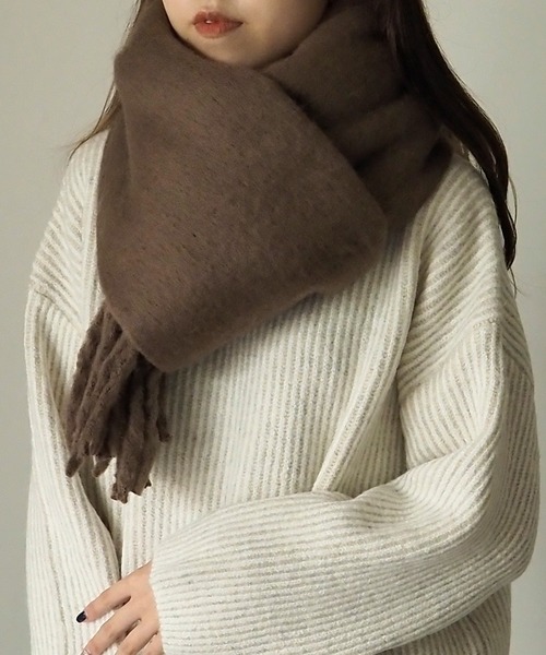Riberry（リベリー）の「ボリュームフリンジマフラー（マフラー・レディース・ダークグリーン/グリーン/コーラルピンク/ブラック/グレイッシュブルー/ホワイト/ブルー/ブラウン/マスタード/グレー/キャメル/ミント/ベージュ/ピンク/ボルドー・FREE）」の5枚目の写真