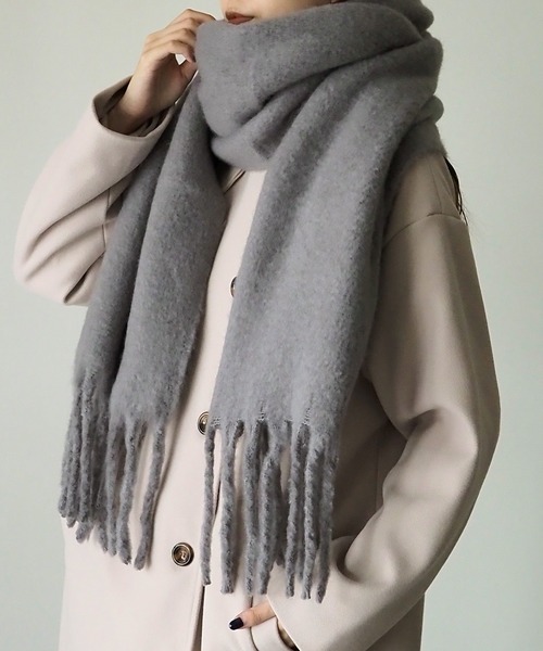 Riberry（リベリー）の「ボリュームフリンジマフラー（マフラー・レディース・ダークグリーン/グリーン/コーラルピンク/ブラック/グレイッシュブルー/ホワイト/ブルー/ブラウン/マスタード/グレー/キャメル/ミント/ベージュ/ピンク/ボルドー・FREE）」の4枚目の写真