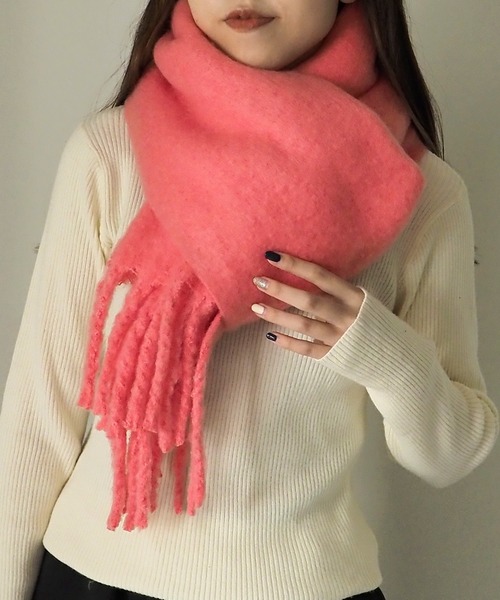 Riberry（リベリー）の「ボリュームフリンジマフラー（マフラー・レディース・ダークグリーン/グリーン/コーラルピンク/ブラック/グレイッシュブルー/ホワイト/ブルー/ブラウン/マスタード/グレー/キャメル/ミント/ベージュ/ピンク/ボルドー・FREE）」の14枚目の写真