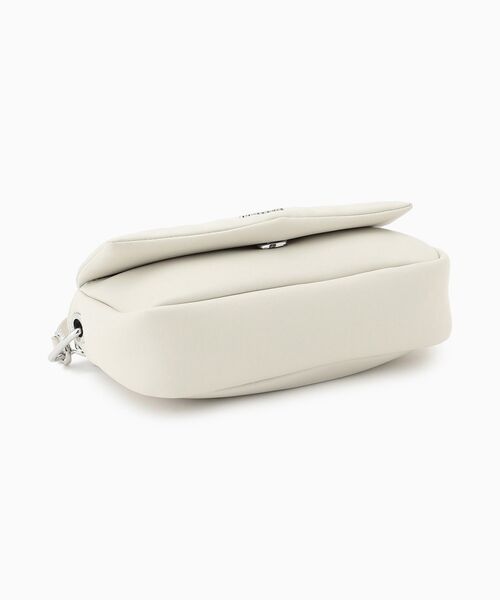 Calvin Klein(カルバン・クライン)の「パフドクロスボディバッグ(ボディバッグ/ウエストポーチ・レディース・アイボリー・FREE)」の5枚目の写真