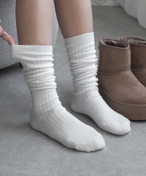 minia（ミニア）の「カラーリブハイソックス（ソックス/靴下・レディース・ブラック/カーキ/グリーン/ライトグレー/ブラウン/ベージュ/ピンク/ホワイト・FREE）」の2枚目の写真