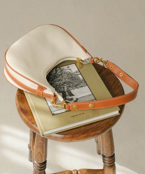 Bab（バブ）の「配色カラーラウンドショルダーバッグ（ショルダーバッグ・レディース・ブラック/アイボリー・ONESIZE）」の4枚目の写真