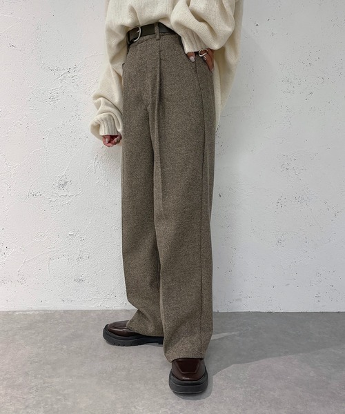 apres jour mignon（アプレジュールミニョン）の「センタープレスパンツ【ZOZOTOWN限定アイテム】（スラックス・レディース・グレー/ブラック/ダークブラウン/ブラウン系その他/グレー系その他/ブラック系その他/イエロー/アイボリー/グレイッシュベージュ・X-LARGE/SMALL/MEDIUM）」の7枚目の写真