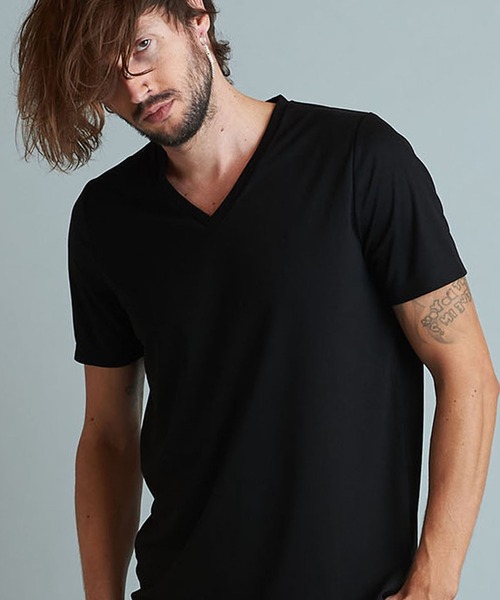 NO ID.（ノーアイディ）の「【NO ID.】Silket Smooth V-Neck T-Shirt / シルケット スムース Vネック Tシャツ（Tシャツ/カットソー・メンズ・ワイン/グレー/ホワイト/グリーン/ネイビー/ブラック・1/2）」の3枚目の写真